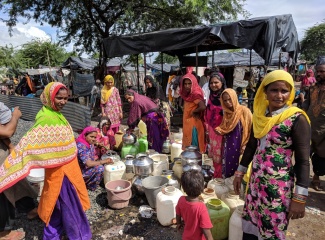 Women collecting water in India